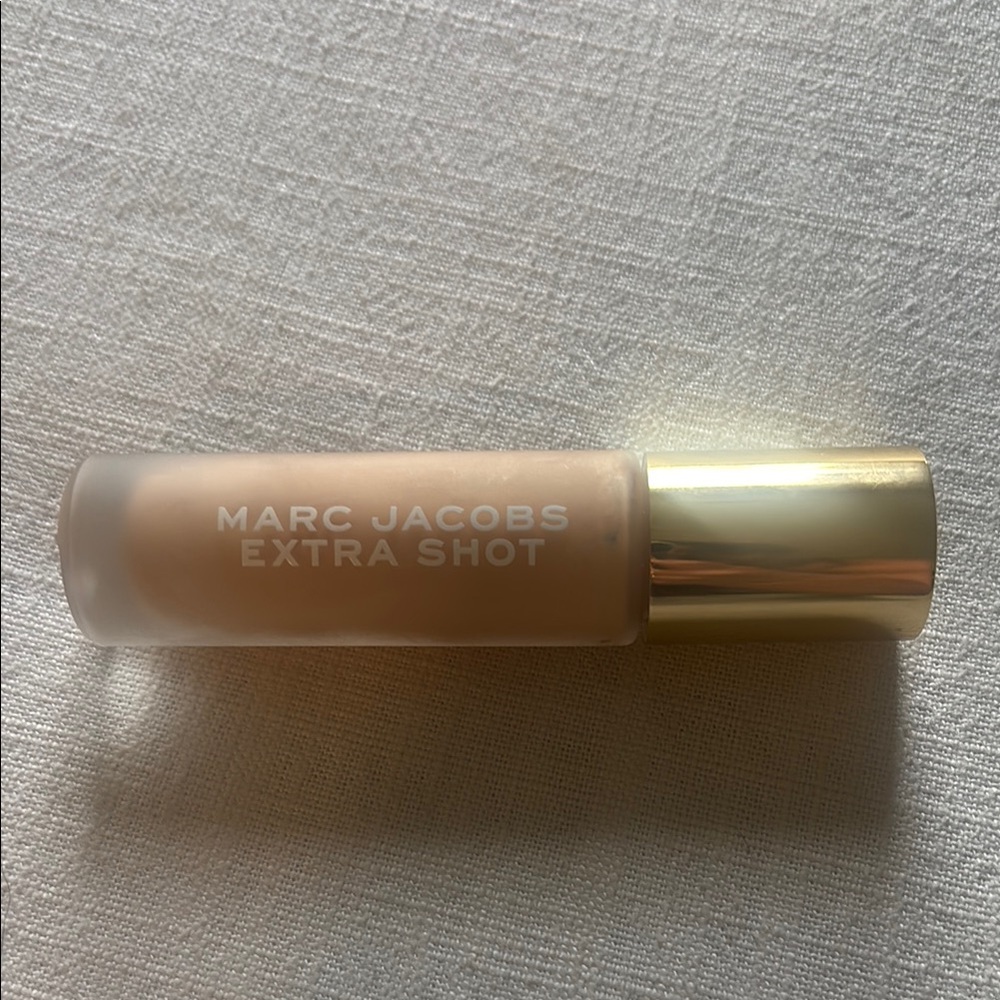 Marc Jacobs Cream and Gold Concealer